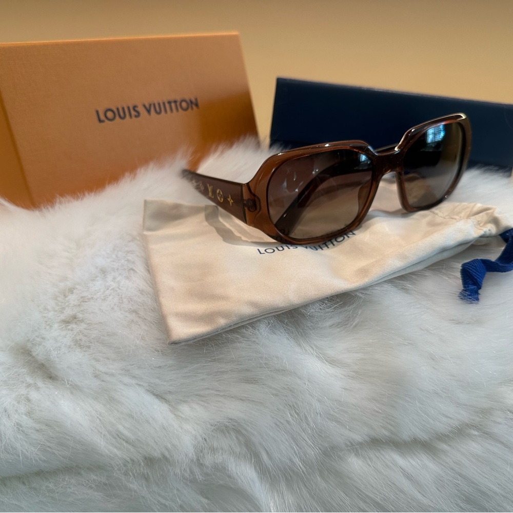 Authentic and certified Louis Vuitton sunsglasses with case, bag and box